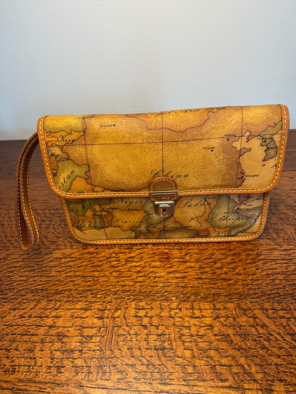 Alviero Martini A1 Classe Geo Classic World Map Clutch